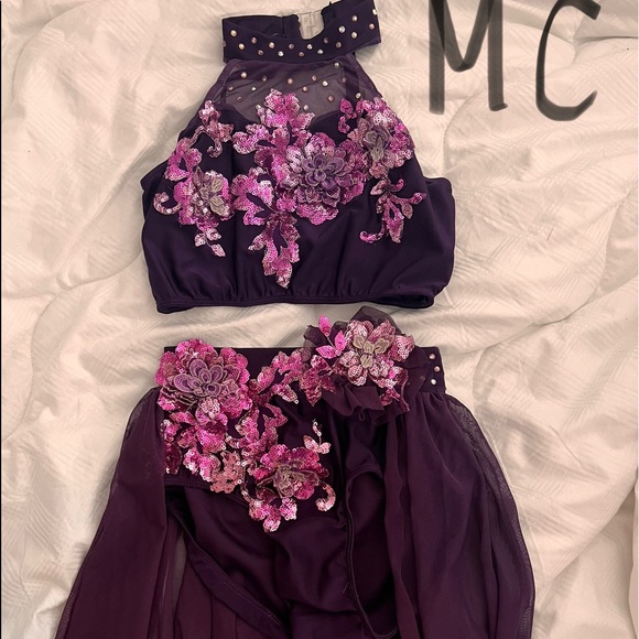 Multiple styles: Dance Costumes Offers Welcome - Picture 12 of 16